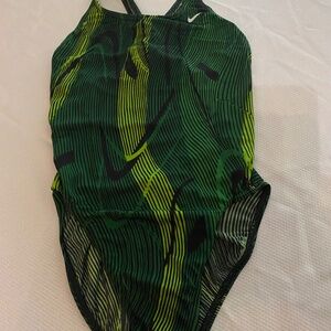 Women’s Nike green and black one piece swimsuit size 38/14 NWOT